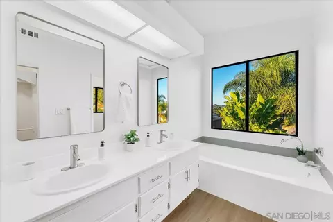 Bath - 913 Brookwood Pl, Oceanside, CA 92056 photo 1 of 4