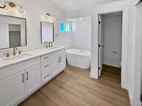 Bath - 760 Rivertree Dr, Oceanside, CA 92058 photo 1 of 4
