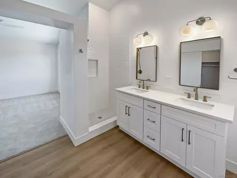 Bath - 760 Rivertree Dr, Oceanside, CA 92058 photo 3 of 4
