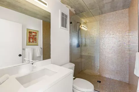 Bath - 1200 Harbor Dr N #6D, Oceanside, CA 92054 photo 1 of 2
