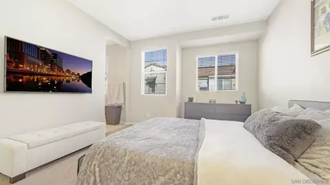 Bedroom - 44072 Calle Luz, Temecula, CA 92592 photo 3 of 9