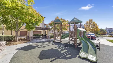Exterior - 44072 Calle Luz, Temecula, CA 92592 photo 5 of 9