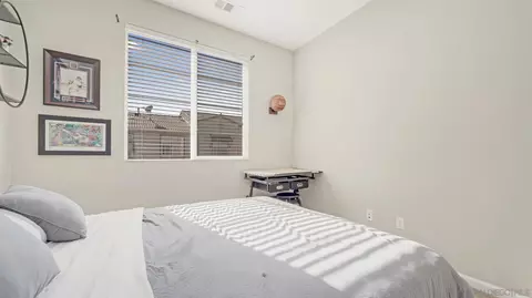 Bedroom - 44072 Calle Luz, Temecula, CA 92592 photo 7 of 9
