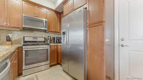 Kitchen - 44072 Calle Luz, Temecula, CA 92592 photo 5 of 5