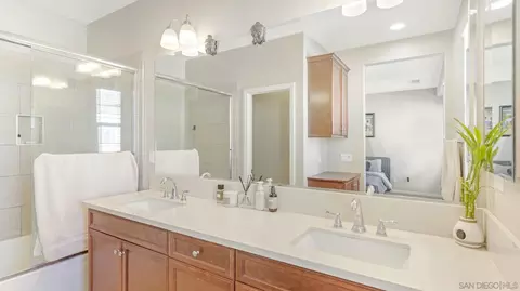 Bath - 44072 Calle Luz, Temecula, CA 92592 photo 3 of 7