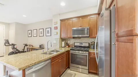 Kitchen - 44072 Calle Luz, Temecula, CA 92592 photo 3 of 5