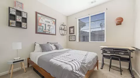Bedroom - 44072 Calle Luz, Temecula, CA 92592 photo 6 of 9