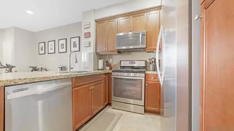 Kitchen - 44072 Calle Luz, Temecula, CA 92592 photo 4 of 5