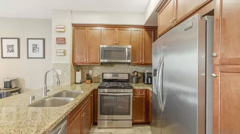 Kitchen - 44072 Calle Luz, Temecula, CA 92592 photo 2 of 5