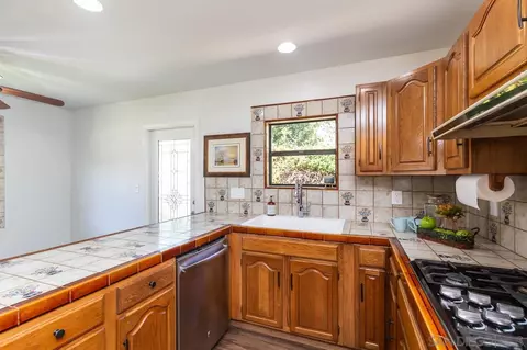 Kitchen - 13281 Lamplite Ln, Lakeside, CA 92040 photo 4 of 5
