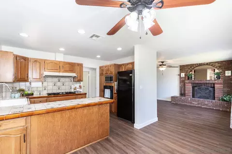 Kitchen - 13281 Lamplite Ln, Lakeside, CA 92040 photo 2 of 5