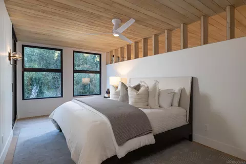 Bedroom - 4954 Sun Valley Rd, Del Mar, CA 92014 photo 3 of 4