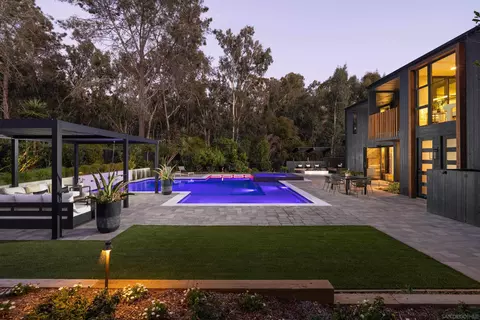 Exterior - 4954 Sun Valley Rd, Del Mar, CA 92014 photo 2 of 9
