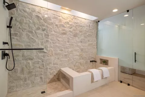 Bath - 4954 Sun Valley Rd, Del Mar, CA 92014 photo 3 of 5