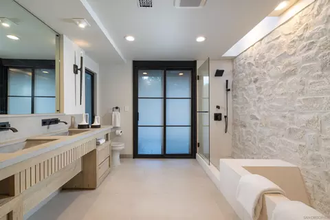 Bath - 4954 Sun Valley Rd, Del Mar, CA 92014 photo 4 of 5