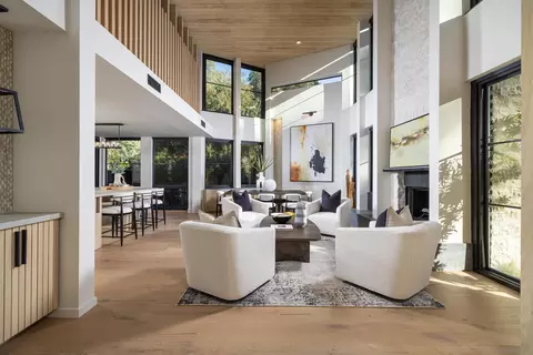 Living - 4954 Sun Valley Rd, Del Mar, CA 92014 photo 2 of 6