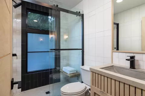 Bath - 4954 Sun Valley Rd, Del Mar, CA 92014 photo 1 of 5