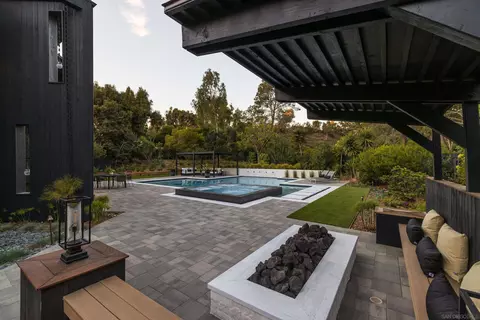 Exterior - 4954 Sun Valley Rd, Del Mar, CA 92014 photo 7 of 9
