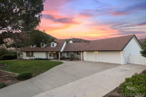 40781 Via De La Roca, Fallbrook, CA 92028 photo 2