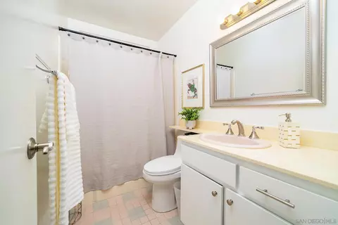 Bath - 12649 Avenida De Espuela, Poway, CA 92064 photo 1 of 2