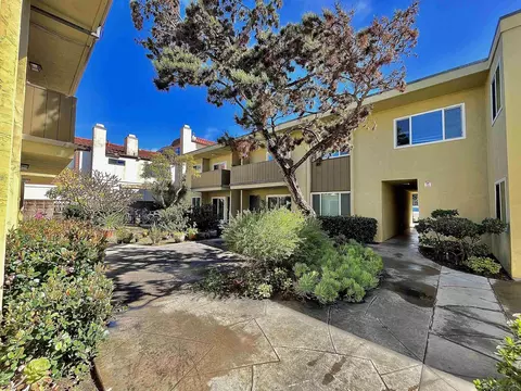 929-931 E Ave, Coronado, CA 92118 photo 2