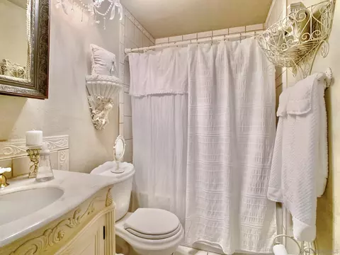 Bath - 2239 Ledgeview Ln, Spring Valley, CA 91977 photo 2 of 2