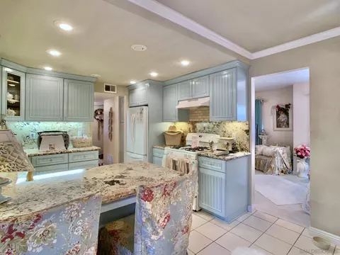 Kitchen - 2239 Ledgeview Ln, Spring Valley, CA 91977 photo 3 of 6