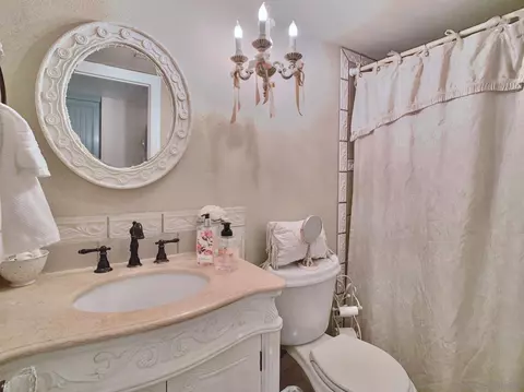 Bath - 2239 Ledgeview Ln, Spring Valley, CA 91977 photo 1 of 2