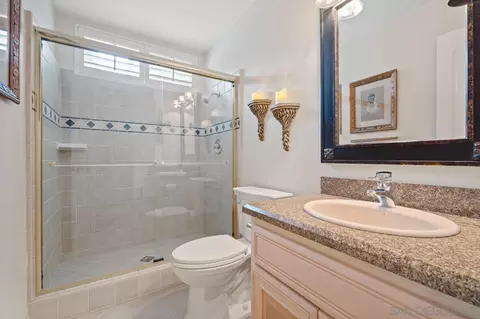 Bath - 1346 El Nido Dr, Fallbrook, CA 92028 photo 5 of 6