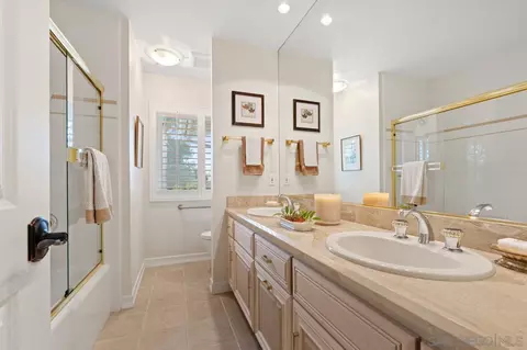 Bath - 1346 El Nido Dr, Fallbrook, CA 92028 photo 4 of 6