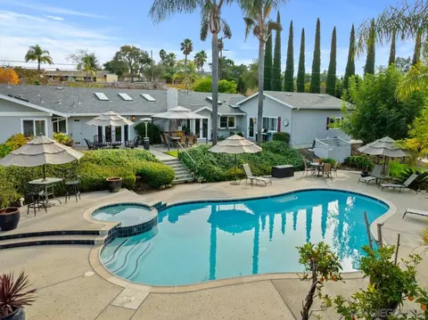 Exterior - 1346 El Nido Dr, Fallbrook, CA 92028 photo 7 of 32