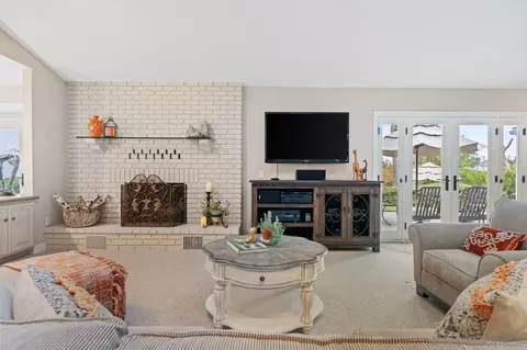 Living - 1346 El Nido Dr, Fallbrook, CA 92028 photo 4 of 7