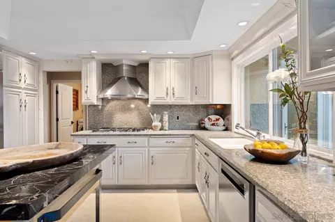 Kitchen - 1346 El Nido Dr, Fallbrook, CA 92028 photo 6 of 7