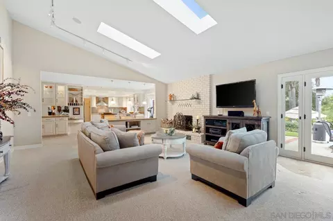 Living - 1346 El Nido Dr, Fallbrook, CA 92028 photo 3 of 7