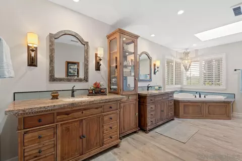 Bath - 1346 El Nido Dr, Fallbrook, CA 92028 photo 1 of 6