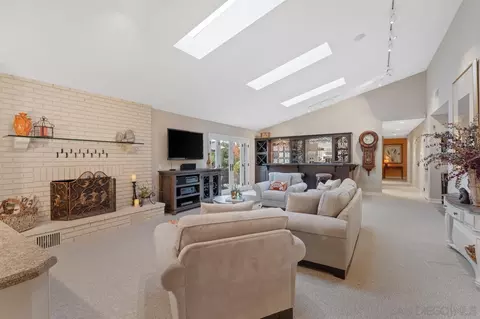 Living - 1346 El Nido Dr, Fallbrook, CA 92028 photo 6 of 7