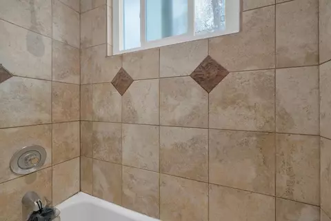 Bath - 9045-9047 Demott Ln, Santee, CA 92071 photo 2 of 3