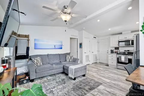 1549 N Vulcan Ave # 4, Encinitas, CA 92024