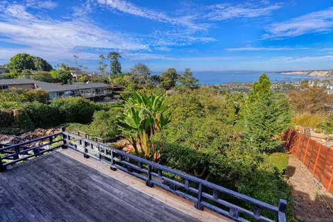 View/Area - 7872 Lookout Dr, La Jolla, CA 92037 photo 6 of 10