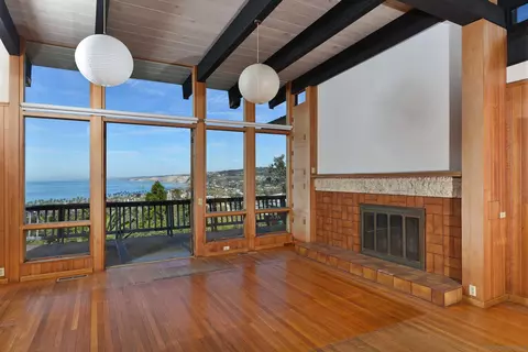 Living - 7872 Lookout Dr, La Jolla, CA 92037 photo 3 of 8