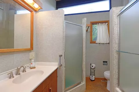 Bath - 7872 Lookout Dr, La Jolla, CA 92037 photo 2 of 2