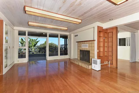 Living - 7872 Lookout Dr, La Jolla, CA 92037 photo 4 of 8