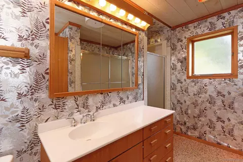 Bath - 7872 Lookout Dr, La Jolla, CA 92037 photo 1 of 2
