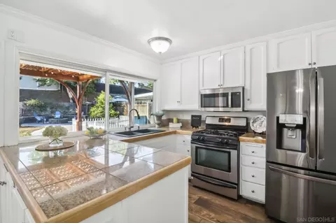 10054 Waynecrest Ln, Santee, CA 92071 photo 6