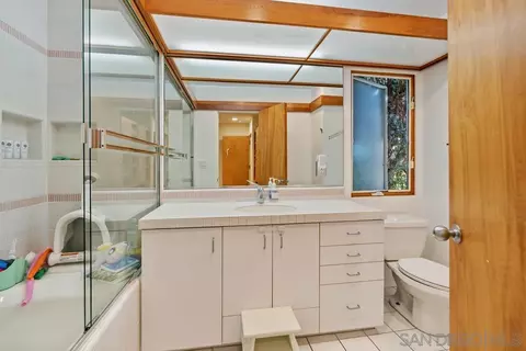 Bath - 8695 Cliffridge, La Jolla, CA 92037 photo 5 of 6