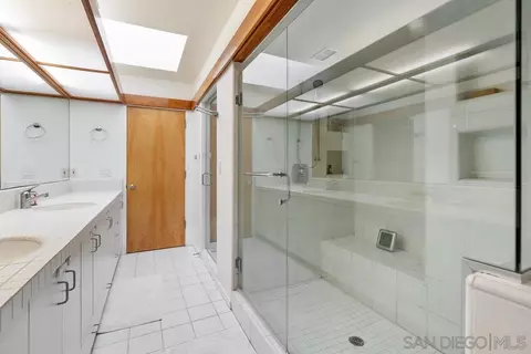 Bath - 8695 Cliffridge, La Jolla, CA 92037 photo 3 of 6