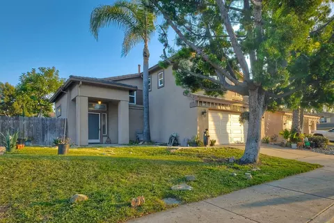 886 Gallery Dr, Oceanside, CA 92057 photo 3