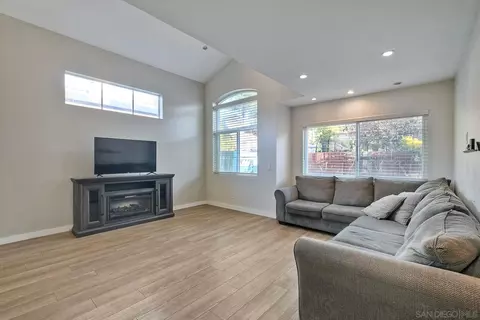 886 Gallery Dr, Oceanside, CA 92057 photo 7