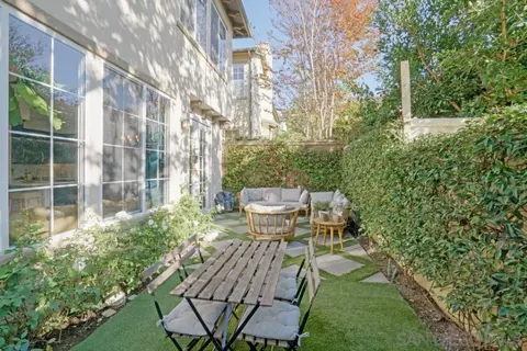 Exterior - 401 Swamis Ln, Encinitas, CA 92024 photo 4 of 8