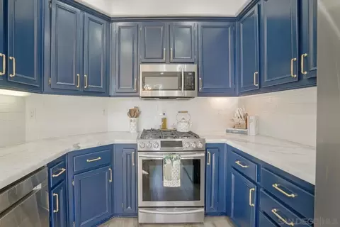 Kitchen - 401 Swamis Ln, Encinitas, CA 92024 photo 5 of 5